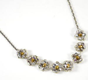 Glam Daisy Chain Necklace Glam Daisy Chain Necklace