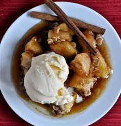 Slow Cooker Caramel Apple Crumble