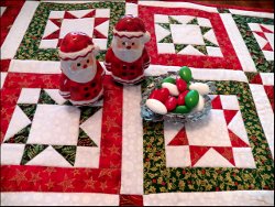 Little ZZ easy quilts free table topper quilt pattern