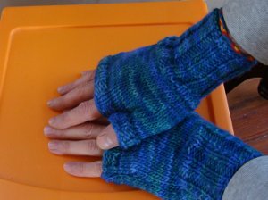 Fingerless Gloves Mens Knitting Pattern By Knitwitz ! | eBay