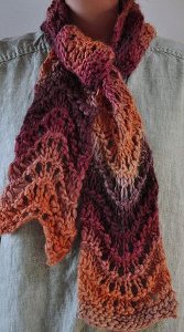 Chunky Mochi Fan Stitch Scarf AllFreeKnitting.com