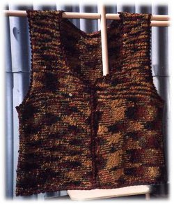 Free Knitting Pattern: Flirt
y Flower Pin with Button Center