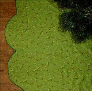 Christmas Tree Skirt with a Scalloped Edge