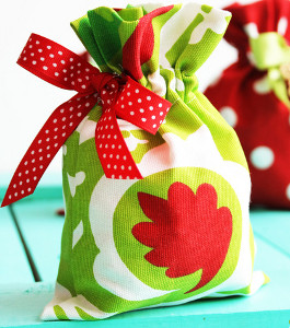 little bags with sweet treats jewelry or other small gifts
