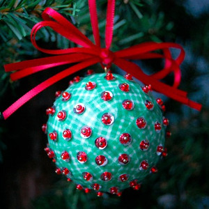 http://cf2.primecp.com/master_images/Christmas-Crafts/Claus-Approved-Beaded-Ornament.jpg