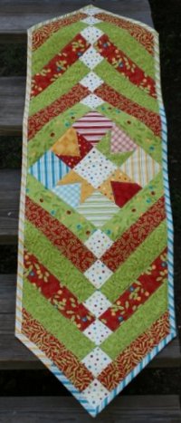 QUILTED CHRISTMAS looking runner  for  PATTERNS RUNNERS Quilt Pattern FREE TABLE table patterns