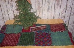 Raggedy Quilt Table Runner 