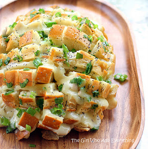 Cheesy Bloomin Onion Bread