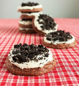 Chocolate Cookies and Cream Cookies 