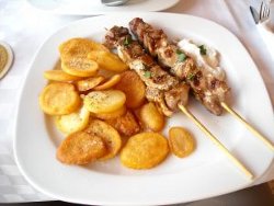 Arnaki Sto Fourno Me Patates - Greek Lamb & Potatoes